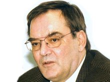 Rudolf Hickel, geboren 1942, war Professor für Finanzwissenschaft an der Universität Bremen und von November 2001 bis Oktober 2009 Direktor des Instituts Arbeit und Wirtschaft. Rudolf Hickel, geboren 1942, war Professor für Finanzwissenschaft an der Universität Bremen und von November 2001 bis Oktober 2009 Direktor des Instituts Arbeit und Wirtschaft.