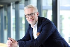 Prof. Dr. Benjamin-Immanuel Hoff Chef der Staatskanzlei und Minister für Kultur, Bundes- und Europaangelegenheiten Prof. Dr. Benjamin-Immanuel Hoff